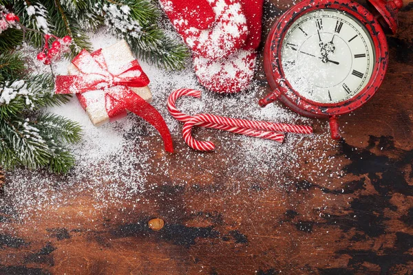 Tarjeta Navidad Con Caja Regalo Bastones Caramelo Decoración Rama Abeto —  Fotos de Stock