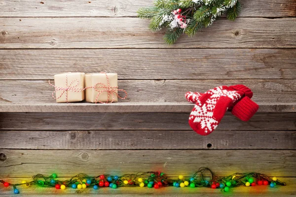 Lumières Noël Coffrets Cadeaux Mitaines Devant Mur Bois Avec Espace — Photo