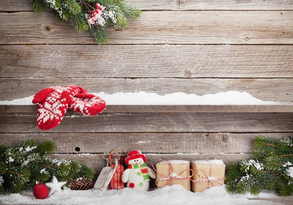 Christmas Presentaskar Snögubbe Leksak Och Xmas Fir Trädgren Visa Med — Stockfoto