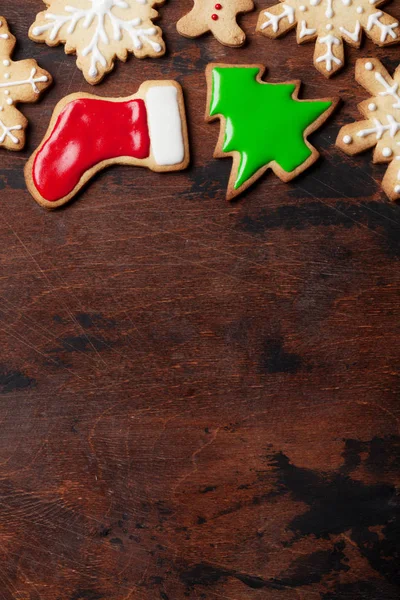 Kerstkaart Met Peperkoek Cookies Houten Achtergrond — Stockfoto