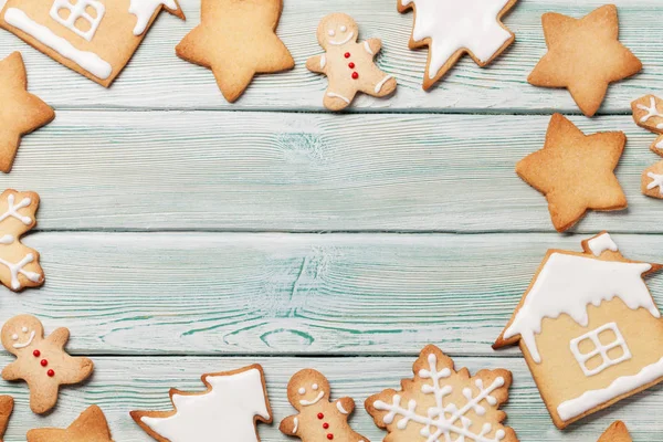 Tarjeta Felicitación Navideña Con Galletas Jengibre Sobre Fondo Madera Vista — Foto de Stock