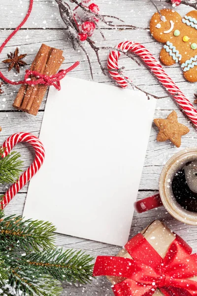 クリスマスのグリーティング カード コーヒー 雪モミの木 あなたのクリスマスの願いのためのスペースのトップ ビュー — ストック写真