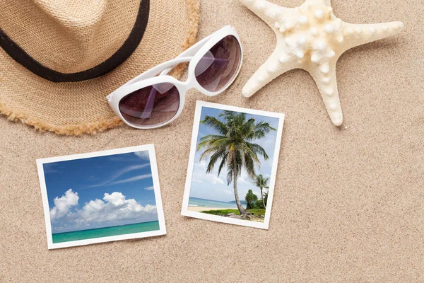 Concepto Vacaciones Viaje Con Gafas Sol Sombrero Playa Conchas Marinas —  Fotos de Stock