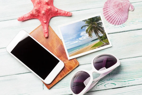 Concepto Vacaciones Viaje Con Gafas Sol Smartphone Fotos Fin Semana — Foto de Stock