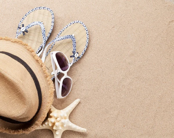 Ταξιδιωτικές Διακοπές Έννοια Φόντο Γυαλιά Ηλίου Καπέλο Και Αστερίας Φόντο — Φωτογραφία Αρχείου