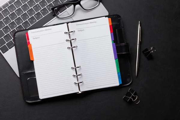 Kantoor Werkplek Tafel Met Kladblok Laptop Flat Lag Bovenaanzicht Met — Stockfoto