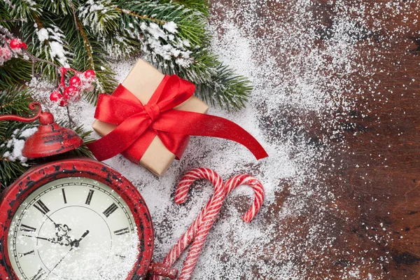 Tarjeta Navidad Con Caja Regalo Reloj Vintage Rama Abeto Navidad —  Fotos de Stock