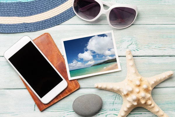 Concepto Vacaciones Viaje Con Gafas Sol Smartphone Fotos Fin Semana —  Fotos de Stock