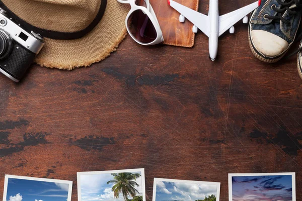 Viaggio Concetto Sfondo Vacanza Con Occhiali Sole Cappello Macchina Fotografica — Foto Stock