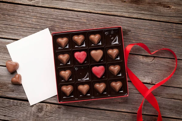 Dia Dos Namorados Cartão Saudação Com Chocolate Coração Caixa Mesa — Fotografia de Stock