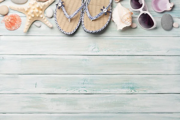Travel Vacation Background Concept Sunglasses Flip Flops Seashells Wooden Backdrop — Stock Photo, Image