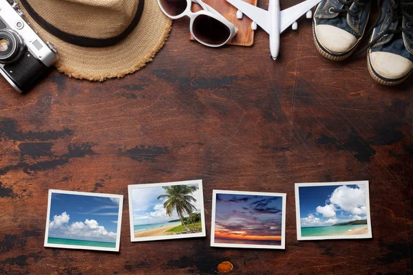 Conceito Fundo Férias Viagem Com Chapéu Sol Câmera Passaporte Brinquedo — Fotografia de Stock