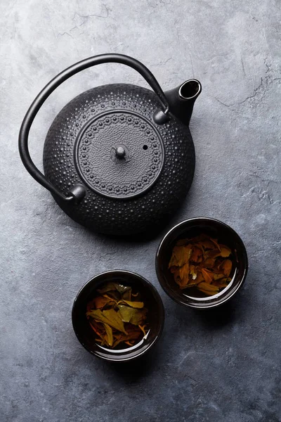 Çay bardak ve çaydanlık. Üstten görünüm