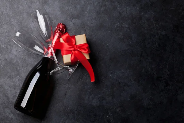 Champagne Och Jul Eller Alla Hjärtans Dag Presentbox Sten Bakgrund — Stockfoto