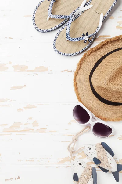Concepto Fondo Vacaciones Viaje Con Sombrero Sol Gafas Sol Chanclas — Foto de Stock