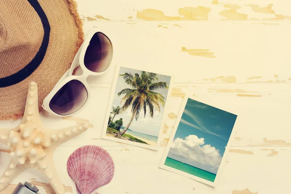 Концепція Подорожей Фоні Відпустки Пляжним Капелюхом Сонцезахисними Окулярами Літніми Фотографіями — стокове фото
