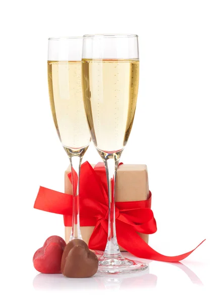 Coffret Cadeau Saint Valentin Coeurs Chocolatés Verres Champagne Isolé Sur — Photo