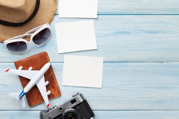 Conceito Fundo Férias Viagem Com Chapéu Sol Câmera Passaporte Brinquedo — Fotografia de Stock