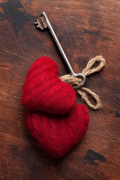 Felicitări Ziua Îndrăgostiților Inimi Jucărie Cheie Fundal Din Lemn Privire — Fotografie, imagine de stoc