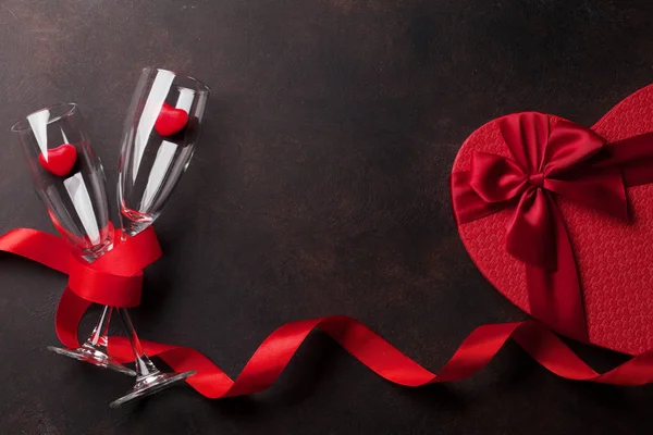 Biglietto Auguri San Valentino Con Bicchieri Champagne Scatola Regalo Amore — Foto Stock