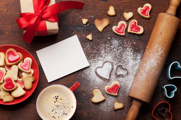 Alla Hjärtans Dag Gratulationskort Med Matlagning Hjärtat Formade Cookies Trä — Stockfoto