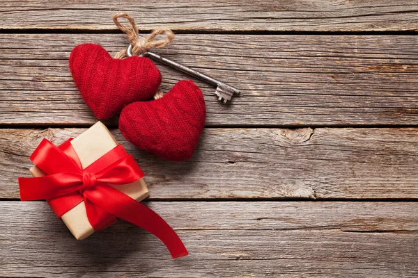 Valentijnsdag Wenskaart Met Doos Van Gift Speelgoed Harten Toets Houten — Stockfoto