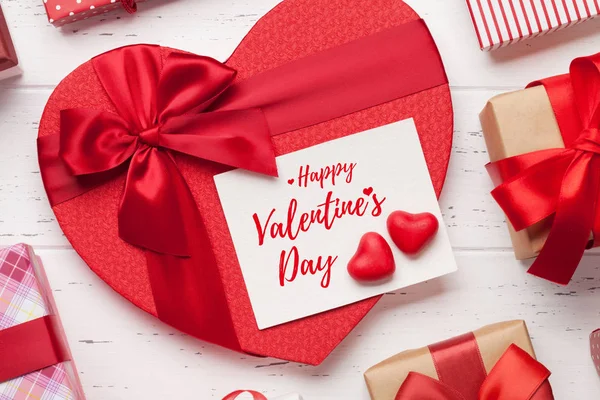 Aftelkalender Voor Valentijnsdag Wenskaart Met Hart Geschenkdozen Houten Achtergrond — Stockfoto