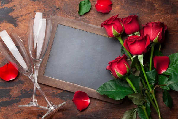 Alla Hjärtans Dag Gratulationskort Med Champagneglas Och Ros Blommor Trä — Stockfoto
