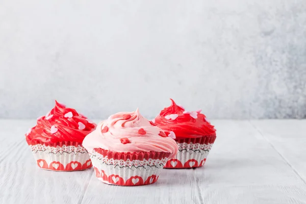 Tarjeta Felicitación Del Día San Valentín Con Deliciosos Cupcakes Dulces — Foto de Stock