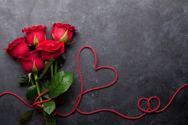 Aftelkalender Voor Valentijnsdag Wenskaart Met Rood Roze Bloemen Boeket Stenen — Stockfoto