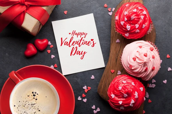 Dia Dos Namorados Cartão Saudação Com Deliciosos Cupcakes Doces Fundo — Fotografia de Stock