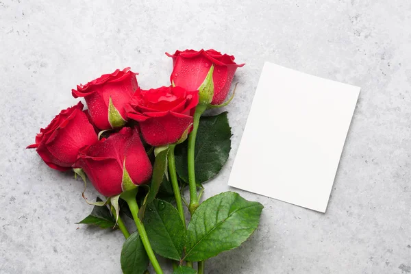 Valentin Napi Üdvözlőlap Alapon Piros Rózsa Virágok Csokor Hely Részére — Stock Fotó
