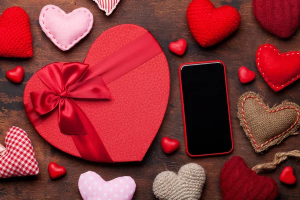 Carte Voeux Saint Valentin Avec Coeurs Tricotés Coffret Cadeau Smartphone — Photo