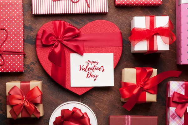 Aftelkalender Voor Valentijnsdag Wenskaart Met Hart Geschenkdozen Houten Achtergrond — Stockfoto