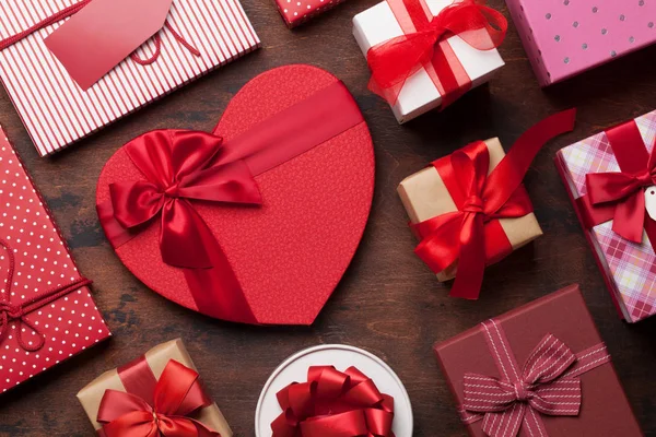 Aftelkalender Voor Valentijnsdag Wenskaart Met Hart Geschenkdozen Houten Achtergrond — Stockfoto