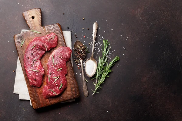 Raw Horní Čepel Nebo Denver Steak Vaření Řezací Deska Vaření — Stock fotografie