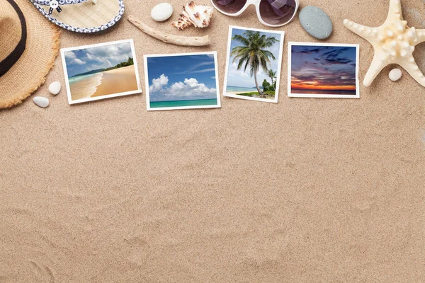 Концепция Отдыха Время Путешествий Солнцезащитными Очками Пляжной Шляпой Ракушками Фотографиями — стоковое фото