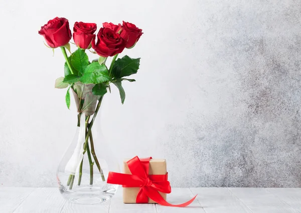 Tarjeta Felicitación Para Día San Valentín Con Caja Regalo Ramo — Foto de Stock