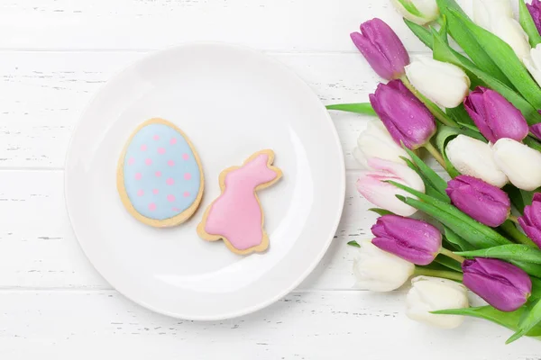 Carte Vœux Pâques Avec Bouquet Fleurs Tulipes Biscuits Vue Dessus — Photo