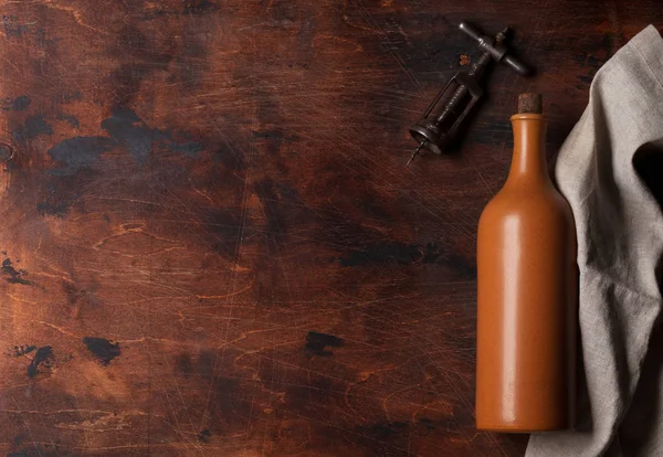 Vintage Wijnfles Oude Kurkentrekker Houten Tafel Bovenaanzicht Met Ruimte Voor — Stockfoto