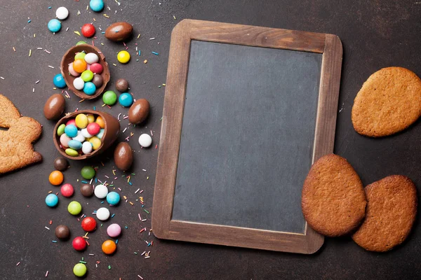 Paskalya Tebrik Kartı Ile Renkli Gingerbread Çerezleri — Stok fotoğraf