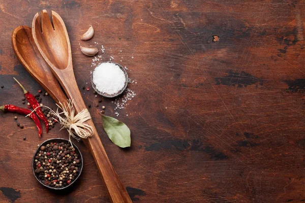 Ensemble Diverses Épices Ustensiles Cuisine Sur Fond Bois Vue Dessus — Photo