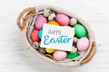 Paskalya tebrik kartı ile renkli Paskalya yumurtaları