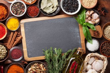 Çeşitli baharatlar ve otlar