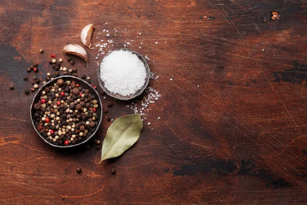 Tigelas Com Sal Pimenta Com Folha Louro Alho Mesa Cozimento — Fotografia de Stock