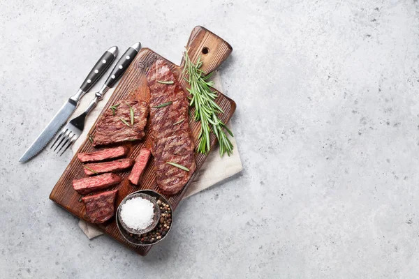 Denver Grilované Steaky Prkénku Pohled Shora — Stock fotografie