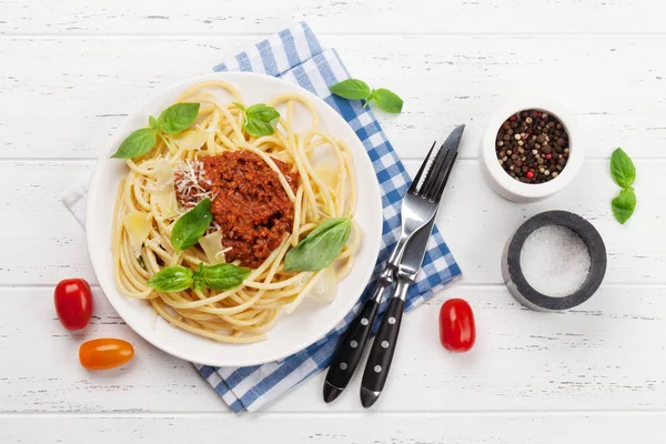 Spaghetti Bolognese Con Pomodoro Sugo Carne Macinata Parmigiano Basilico Fresco — Foto Stock