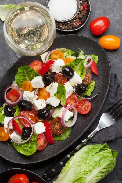 Salată Grecească Castraveți Roșii Piper Salată Verde Ceapă Brânză Feta — Fotografie, imagine de stoc
