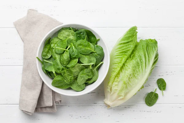 Insalata Lattuga Spinaci Sul Tavolo Legno — Foto Stock