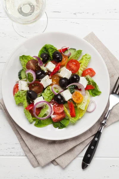Salată Grecească Castraveți Roșii Ardei Salată Verde Ceapă Brânză Feta — Fotografie, imagine de stoc